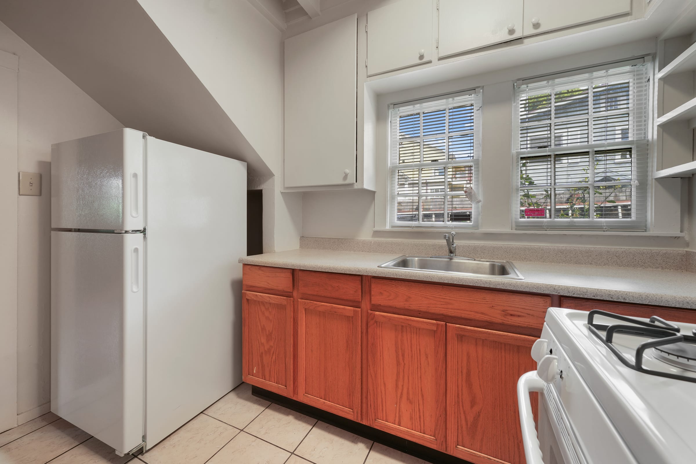 2551 Benvenue Ave — photo 8