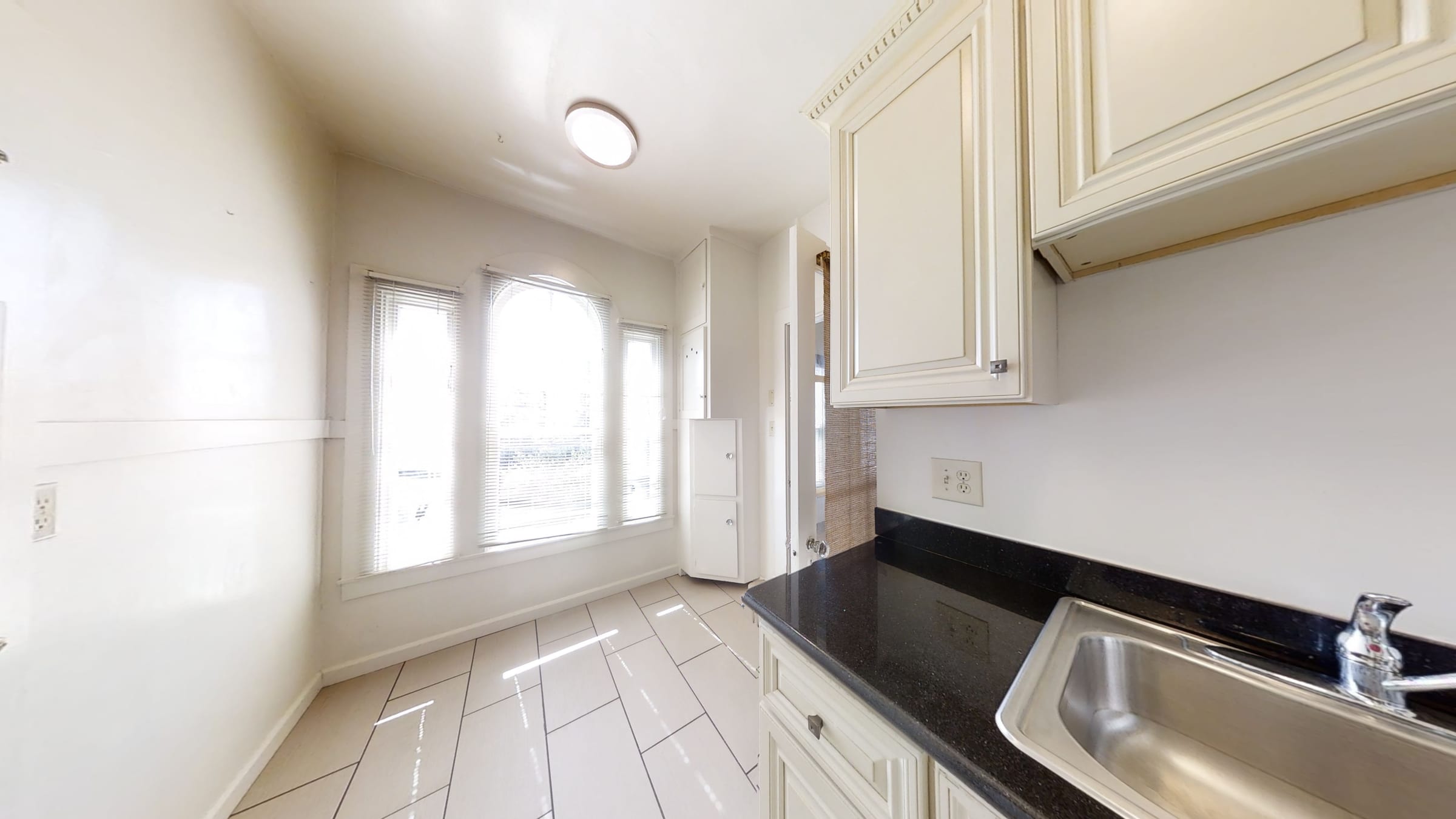 2817 College Ave. #6 — photo 3