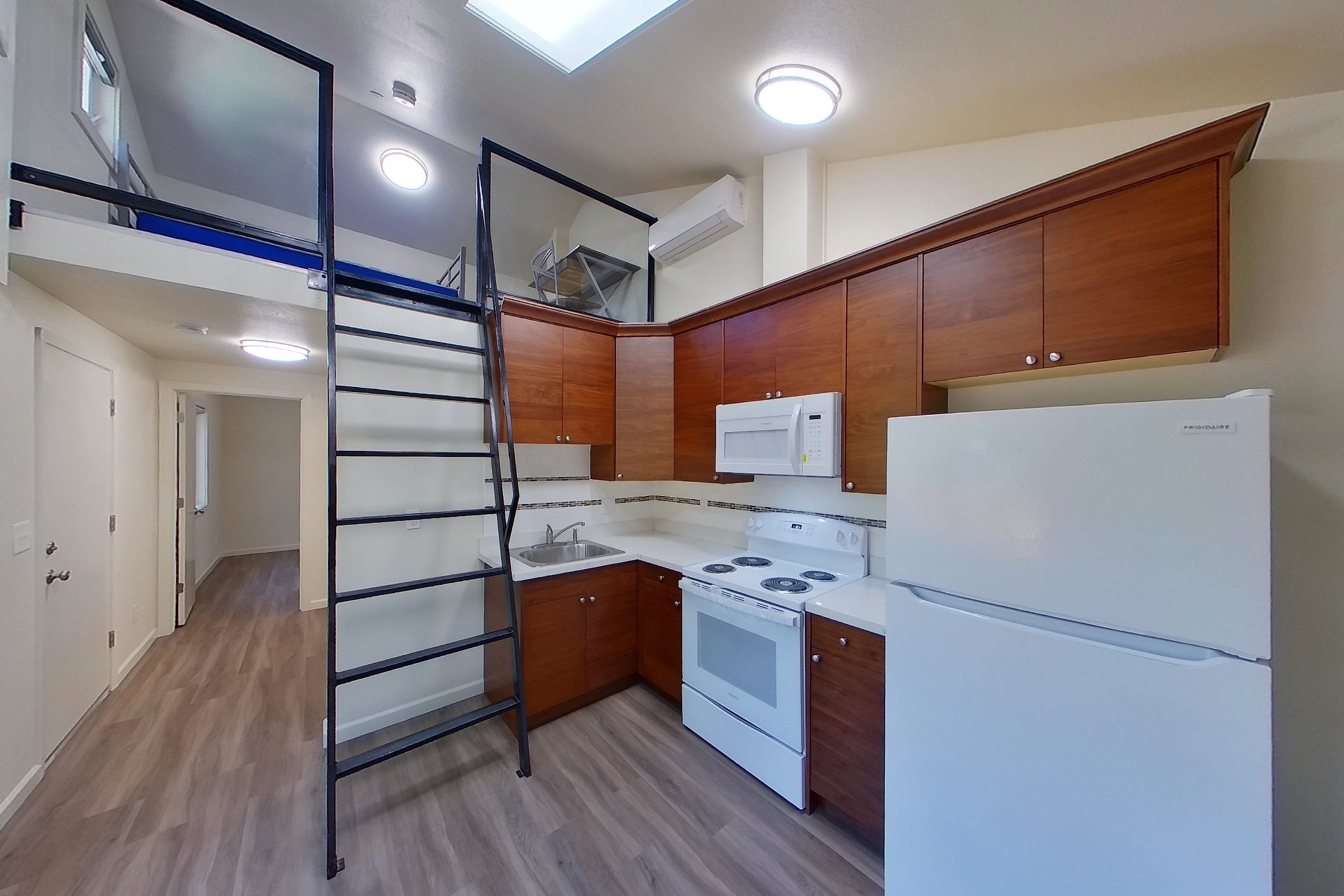 2543 Piedmont Ave #2 — photo 2