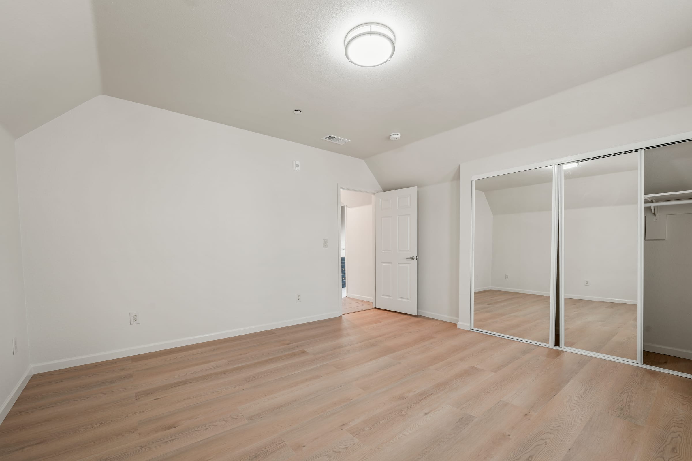 2541 Benvenue Ave — photo 22