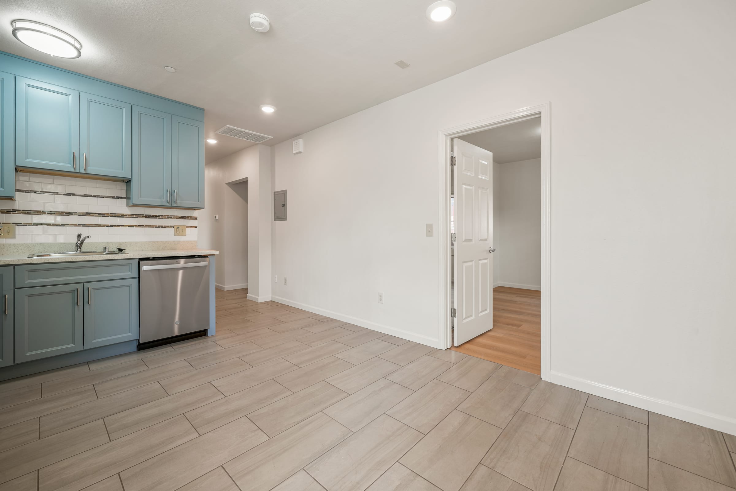 2541 Benvenue Ave — photo 2