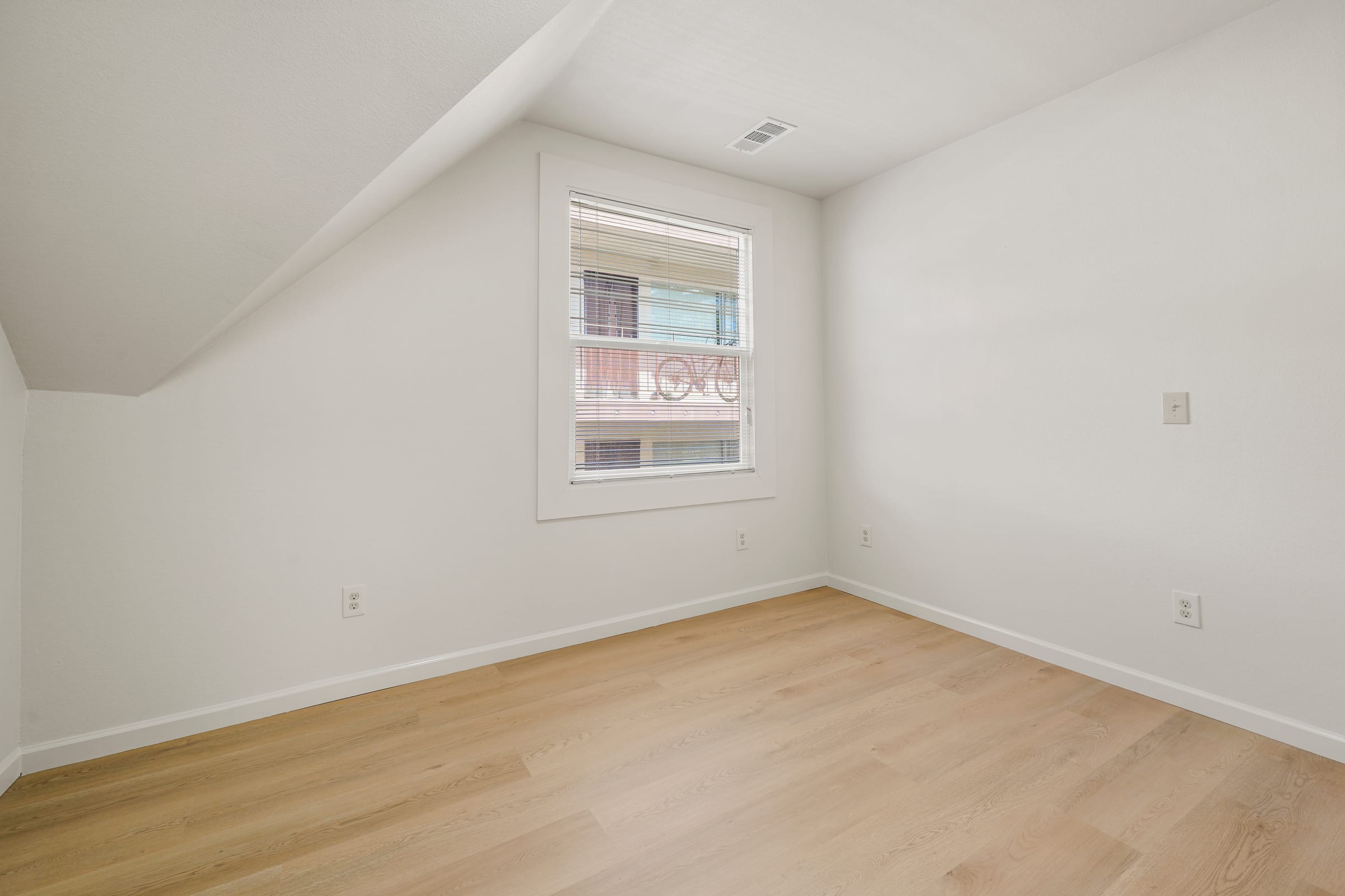 2541 Benvenue Ave — photo 17