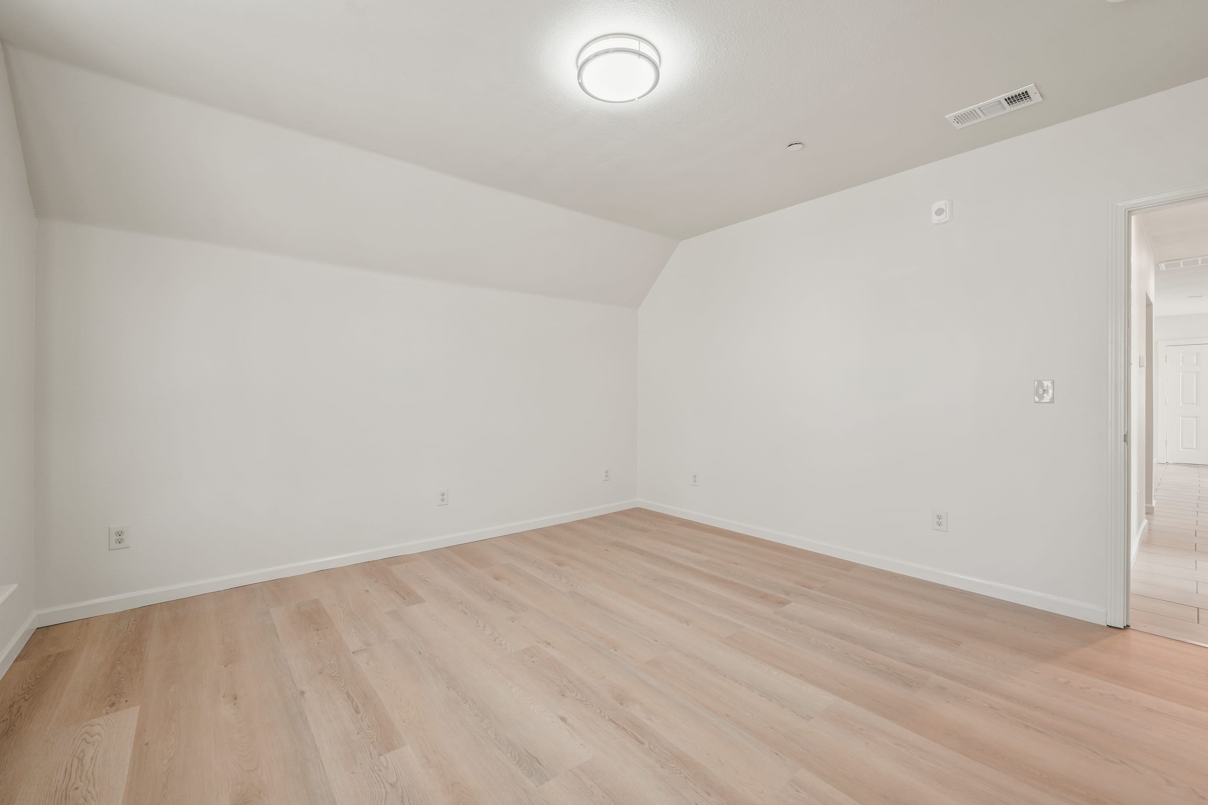 2541 Benvenue Ave — photo 21